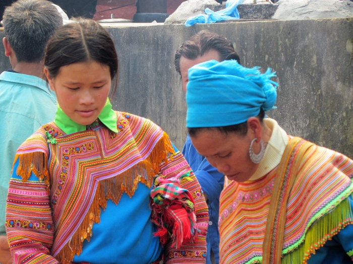marche heddomadaire coc ly visiter  bac ha hmong fleuris